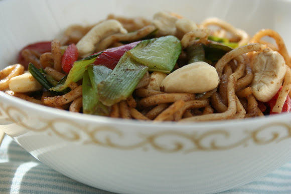 Makaron chiński z warzywami stir-fry