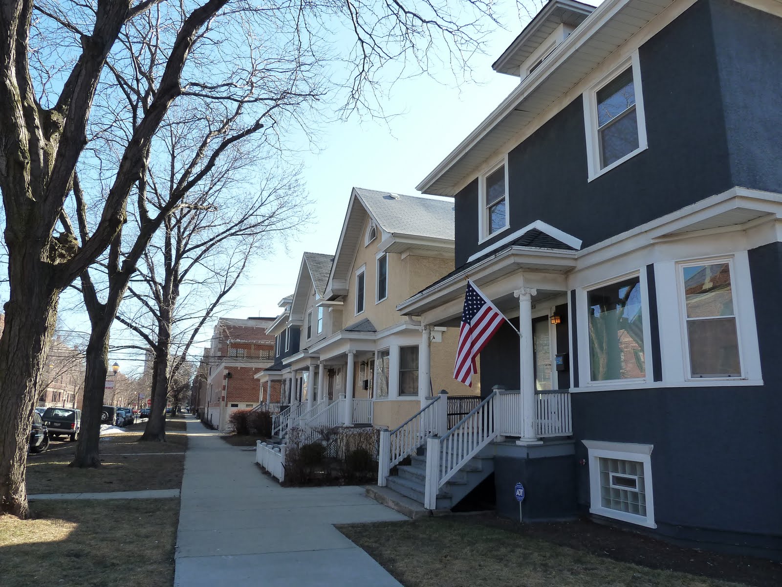 The Chicago Real Estate Local Stucco in Lakeview's Southport Corridor
