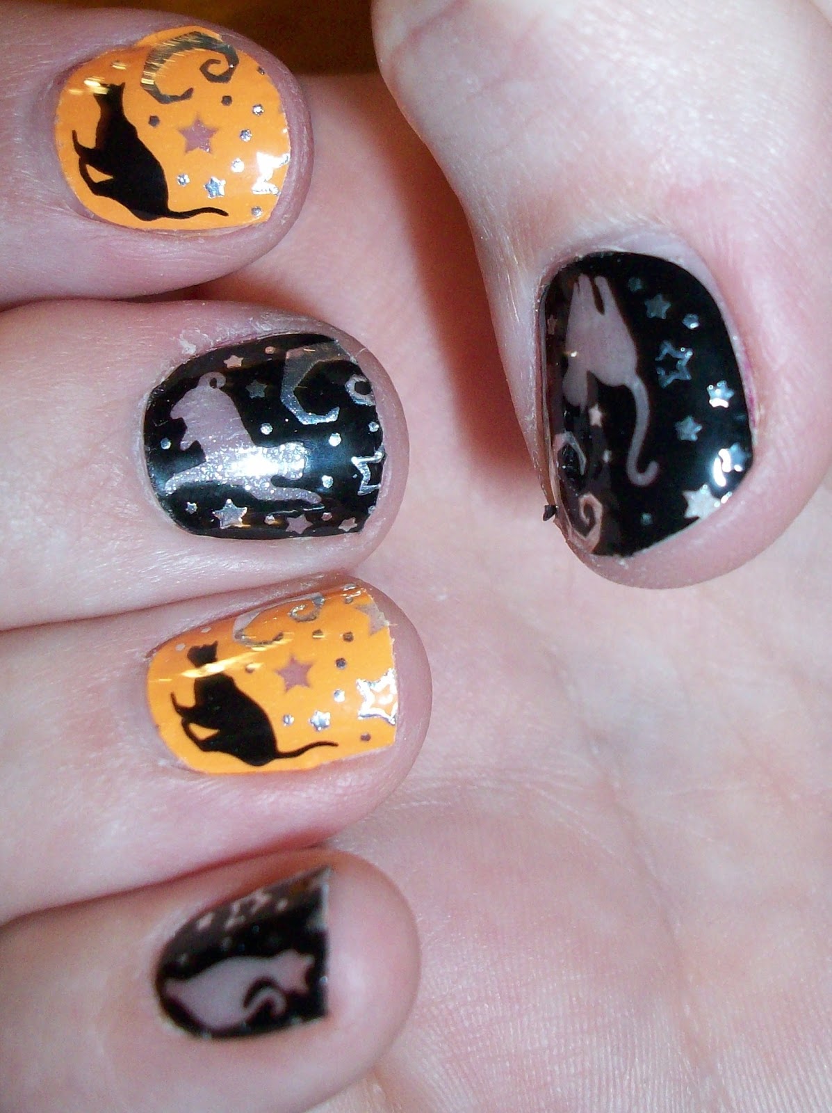 Luxury on the Lips Happy Halloween! & Kiss Nail Dress Halloween Nails