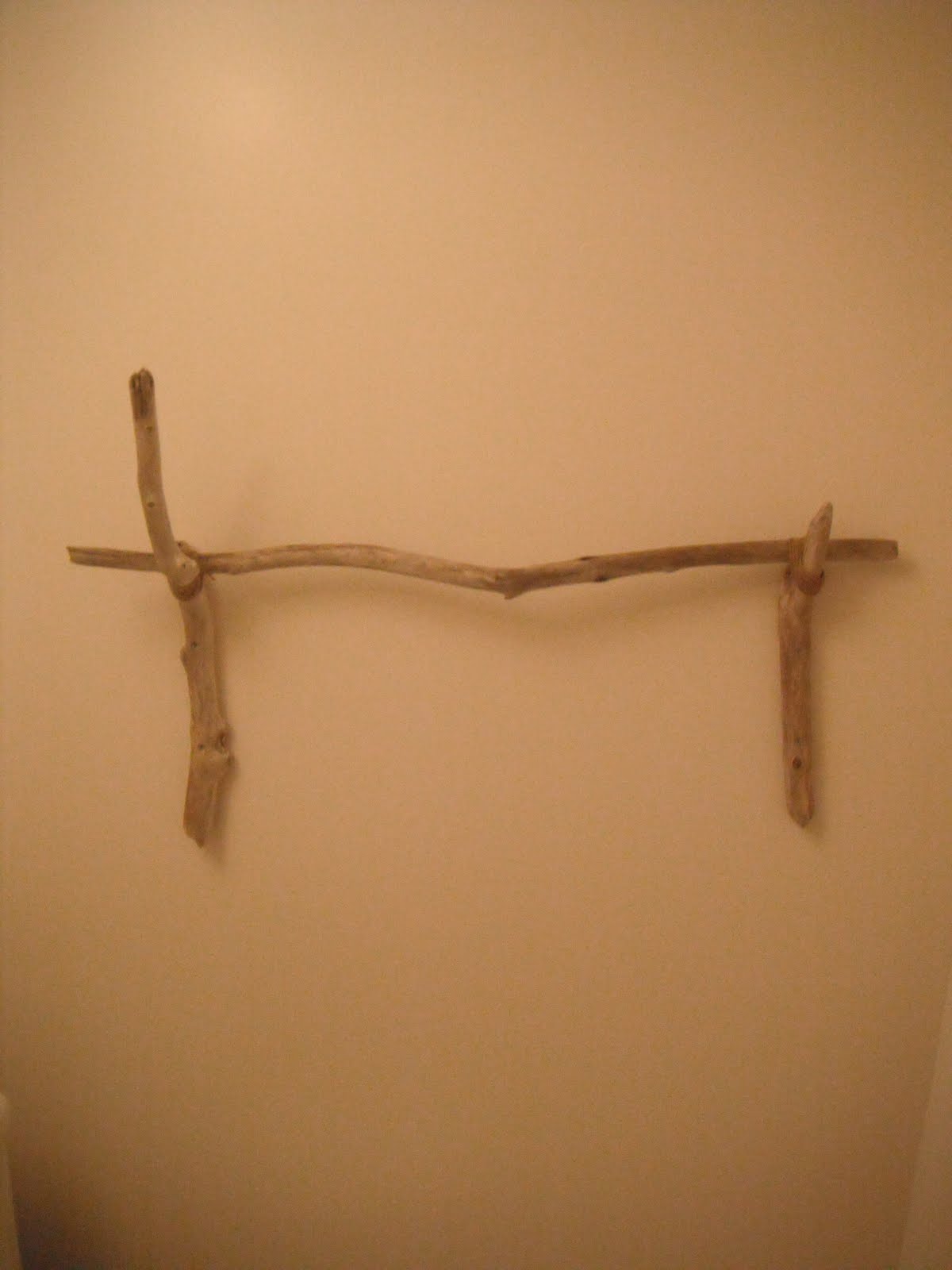 Honey Nutbrown's DIY Driftwood Towel Rack