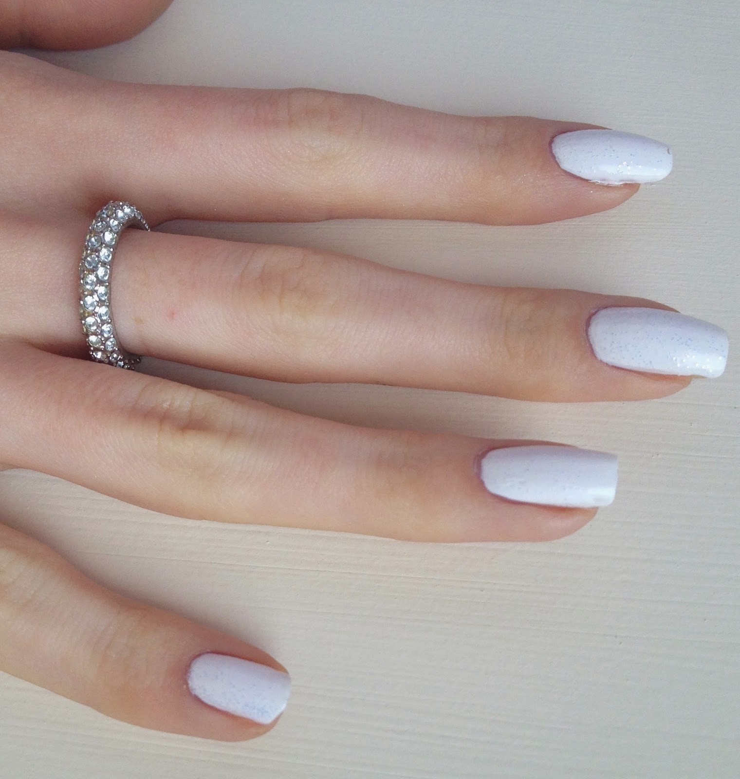 white-spring-nails-trend