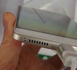 Huawei Mate S　ガラスが盛り上がり、端面はラウンド処理される