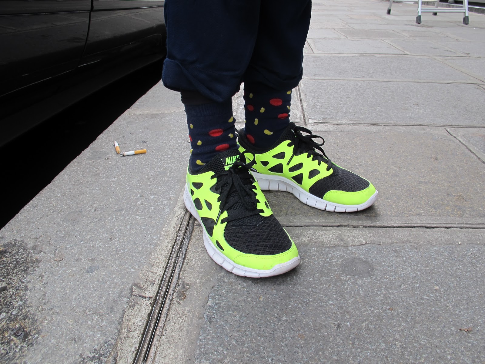 The chaussures Basket fluo NIKE