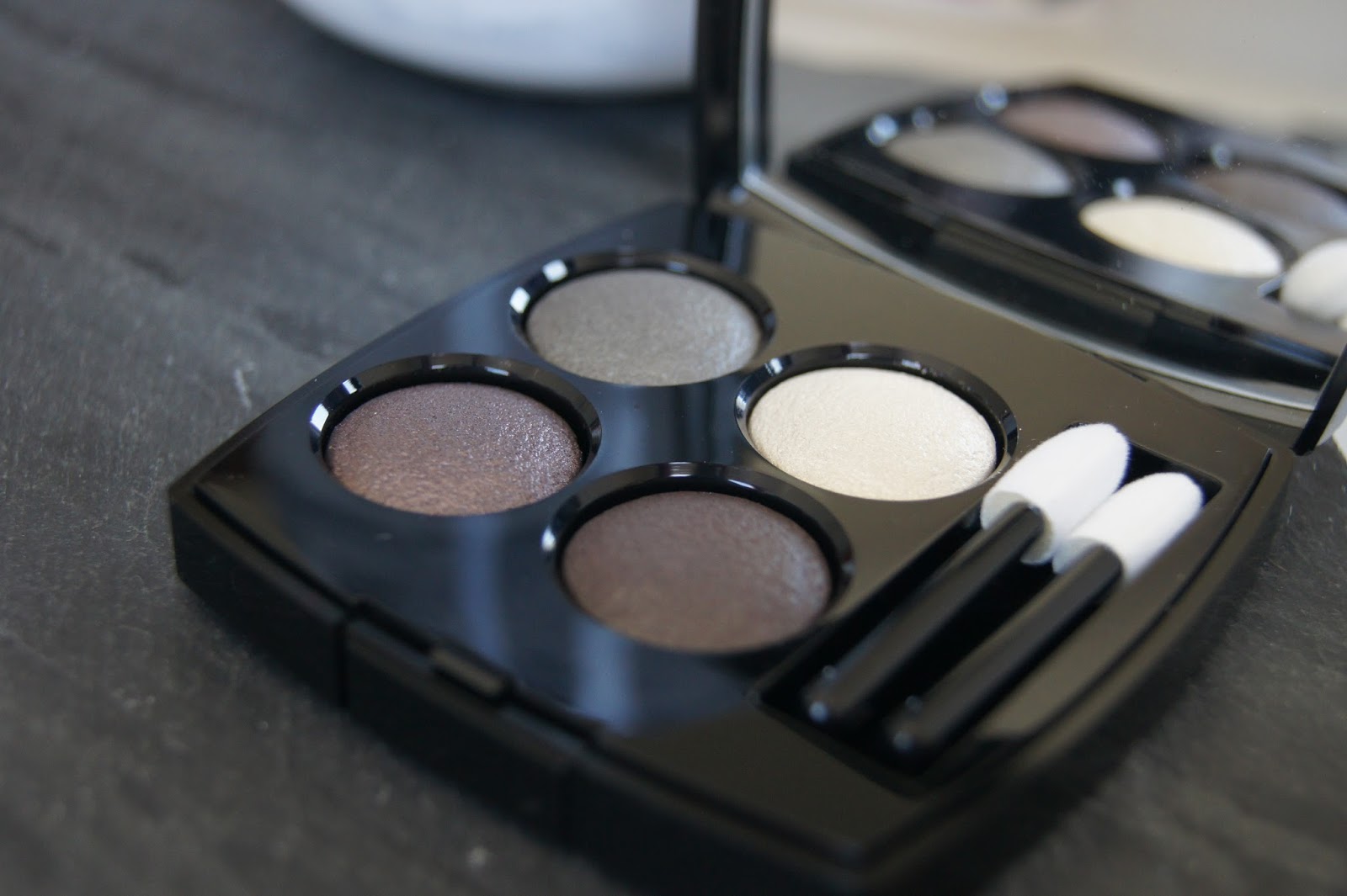 高い素材】 新品完売品 Les 4 Ombres 20 Regard Perlé fawe.org