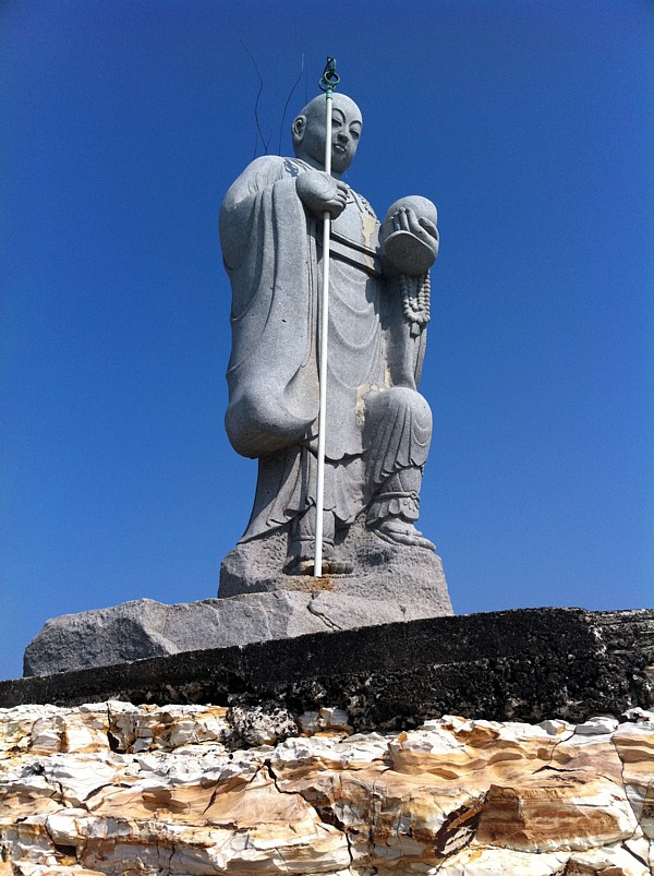 弘法大師上陸像の正面