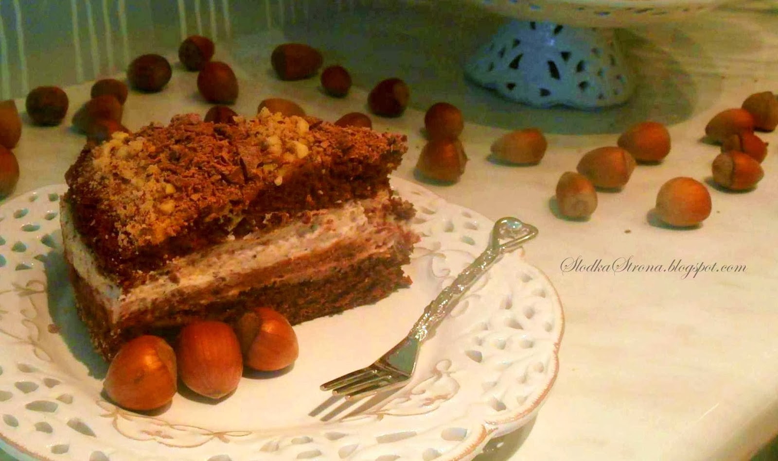 Tort Czekoladowy z Orzechami Laskowymi - Przepis - Słodka Strona