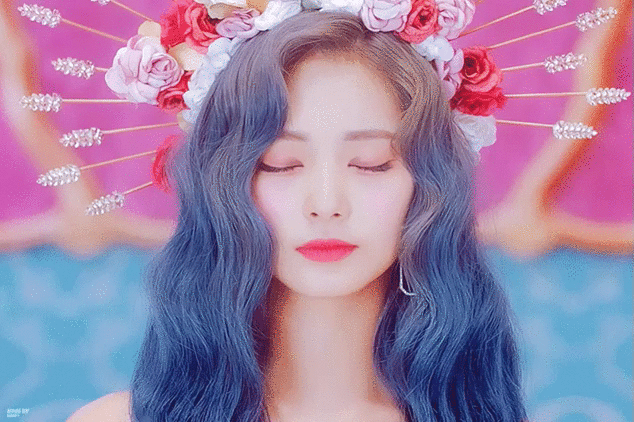 EEmddanU8AI6uG4.gif
