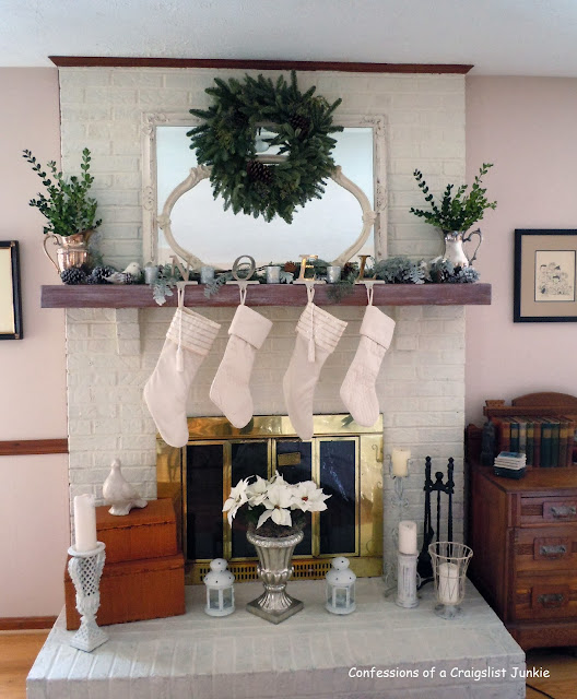 15+ diy christmas mantel decorating ideas confessions of a craigslist junkie: Christmas Mantel