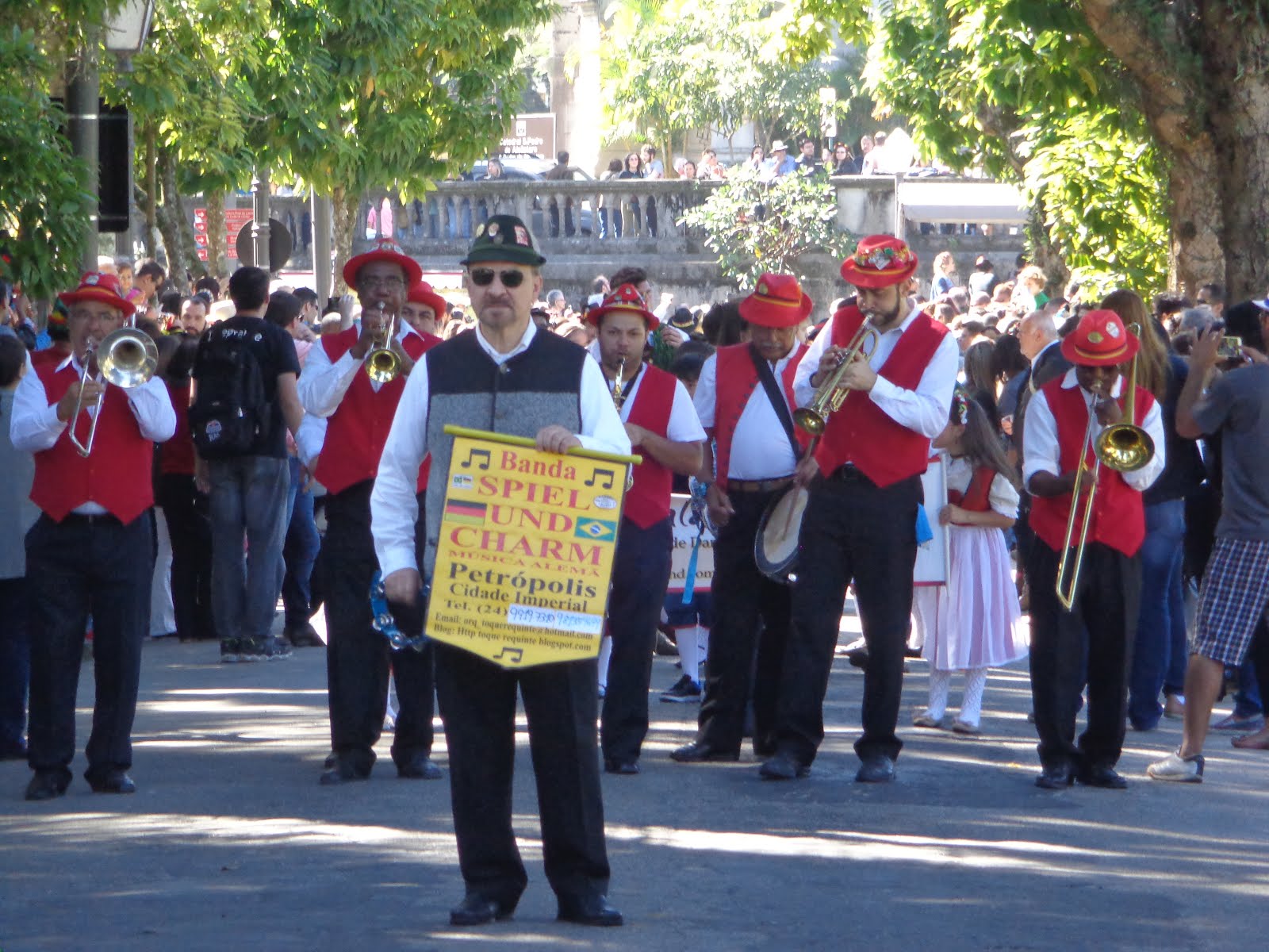 Spiel Und Charm - Desfile