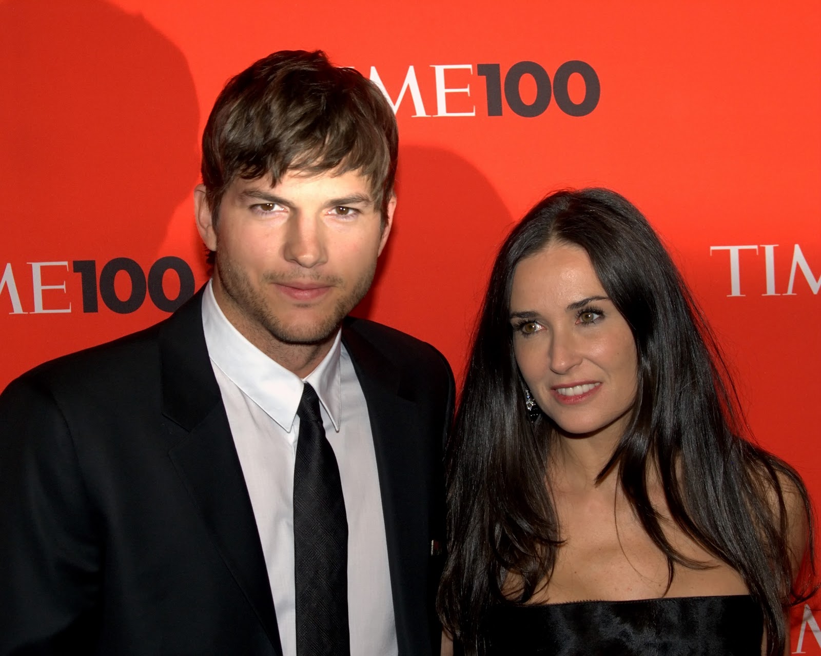 http://1.bp.blogspot.com/-sWLvw95fn94/Totxy5yBQXI/AAAAAAAAC1E/srFQMfg1SjA/s1600/Ashton_Kutcher_Demi_Moore_Shankbone_2010.jpg