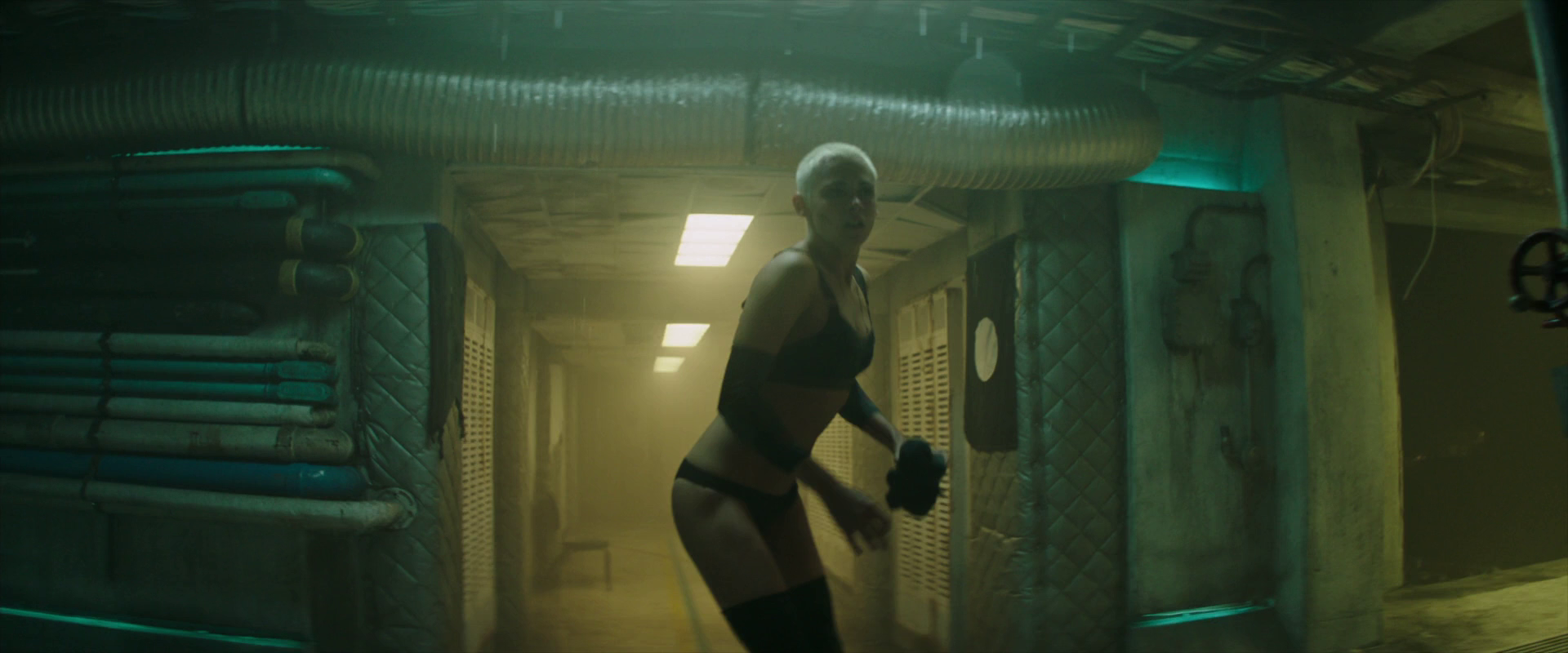 Проверка на прочность на глубину глотки милой блондинки