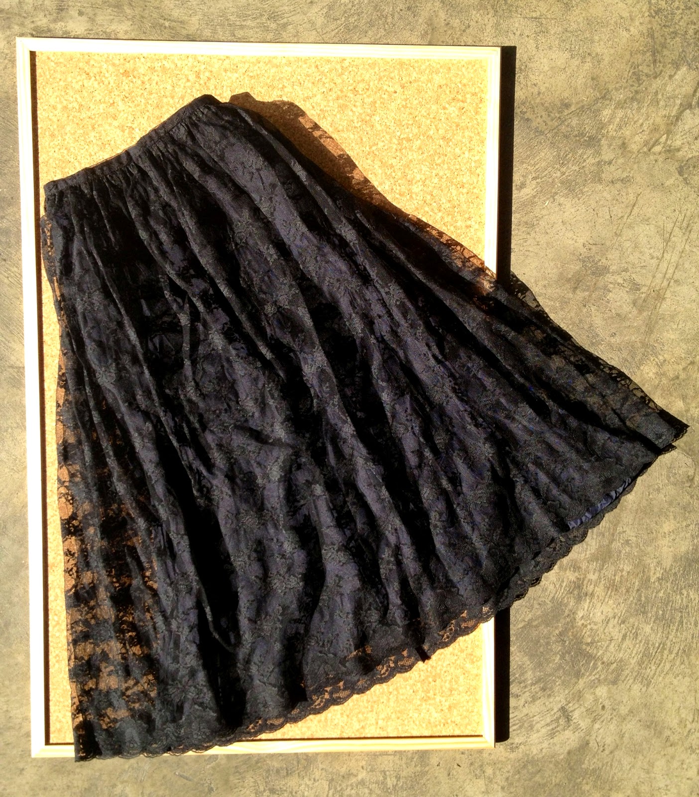 10 pistas sobre qué comprar estas rebajas FALDA+MIDI+ENCAJE.jpeg