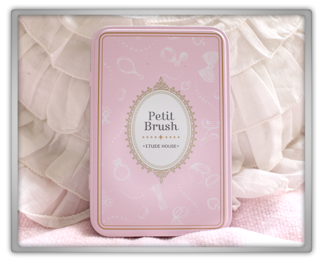 Etude House Princess Pearl Pouch mini & Petit Brush Set brushes makeup beauty blogger Powder Eyeshadow Blending Lip Eyebrow Screw 1 Etude House Princess Pearl Pouch mini & Petit Brush Set brushes makeup beauty blogger Powder Eyeshadow Blending Lip Eyebrow Screw 1
