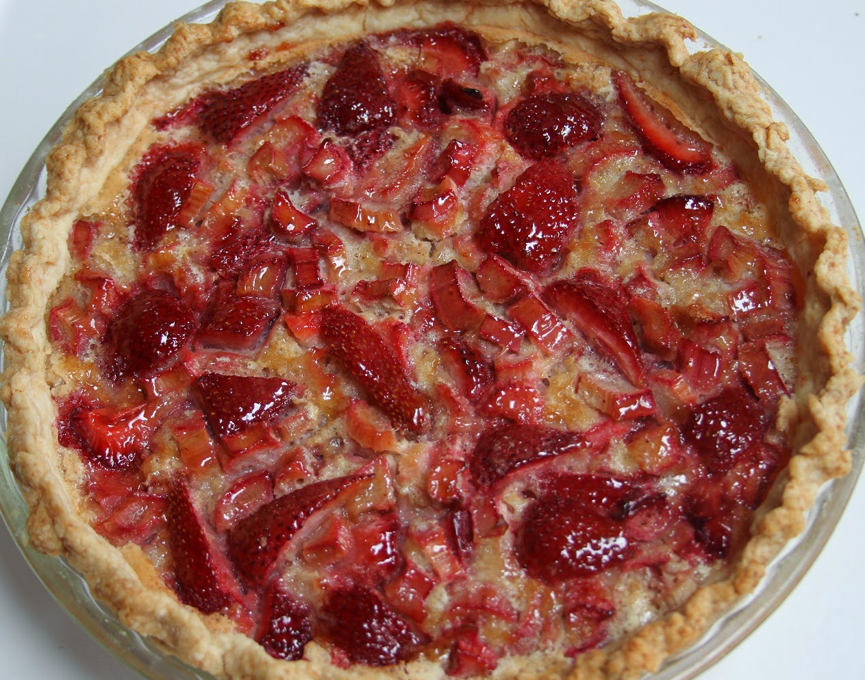 DAYDREAMEL Strawberry Rhubarb Custard Pie