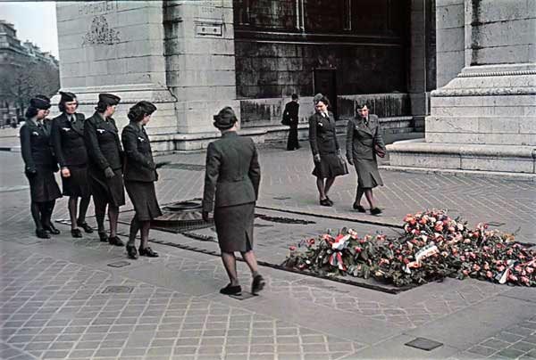 Colour Photos of Occupied Paris during WWII ~ vintage everyday