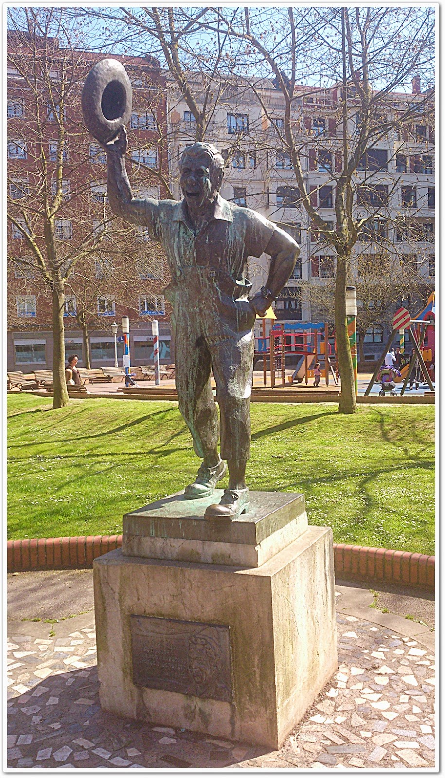 De Relojes y Estatuas en la Ciudad. en Bilbao