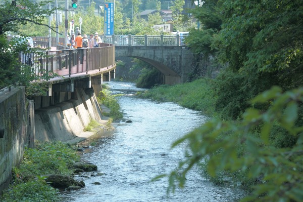 多摩の横山から高尾山 案内川上流端