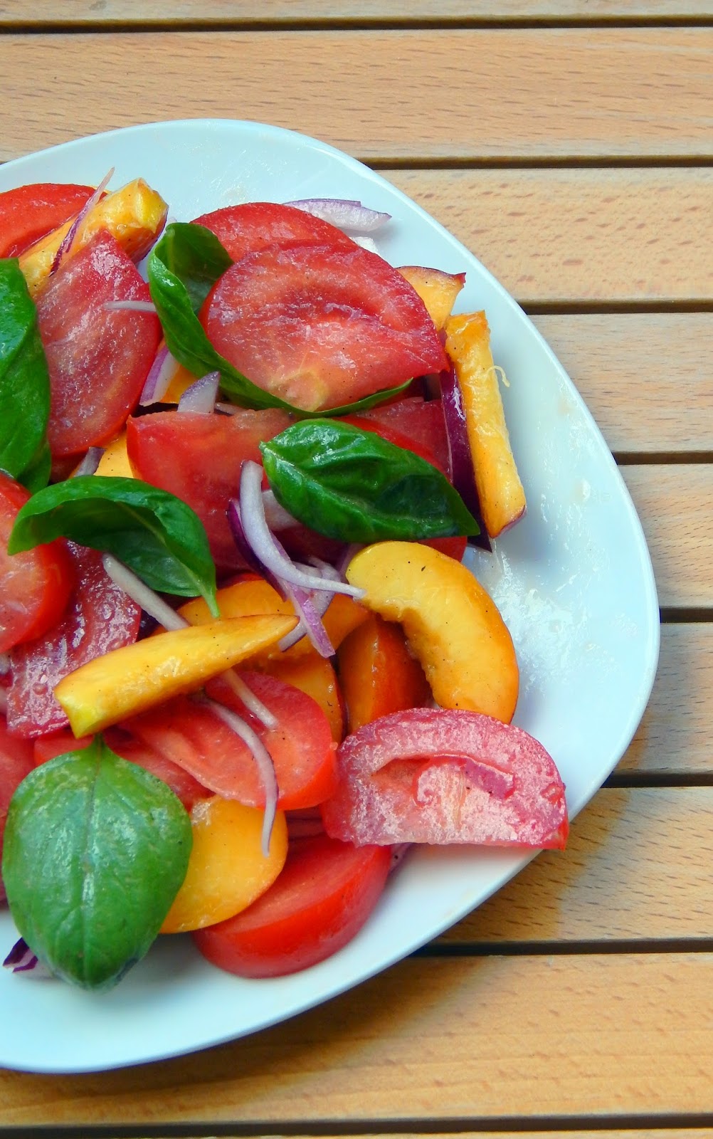 Gopi And Spice Salata od nektarina i paradajza / Nectarine tomato salad
