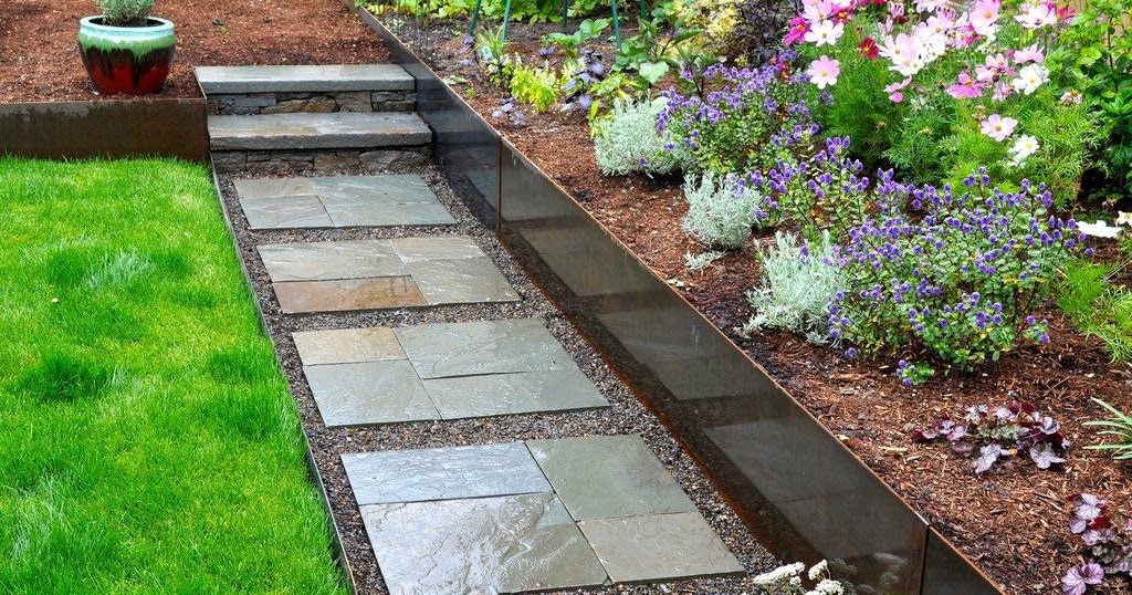 PATIO CON FLORES PIEDRA CALIZA AZUL - Patios y Jardines