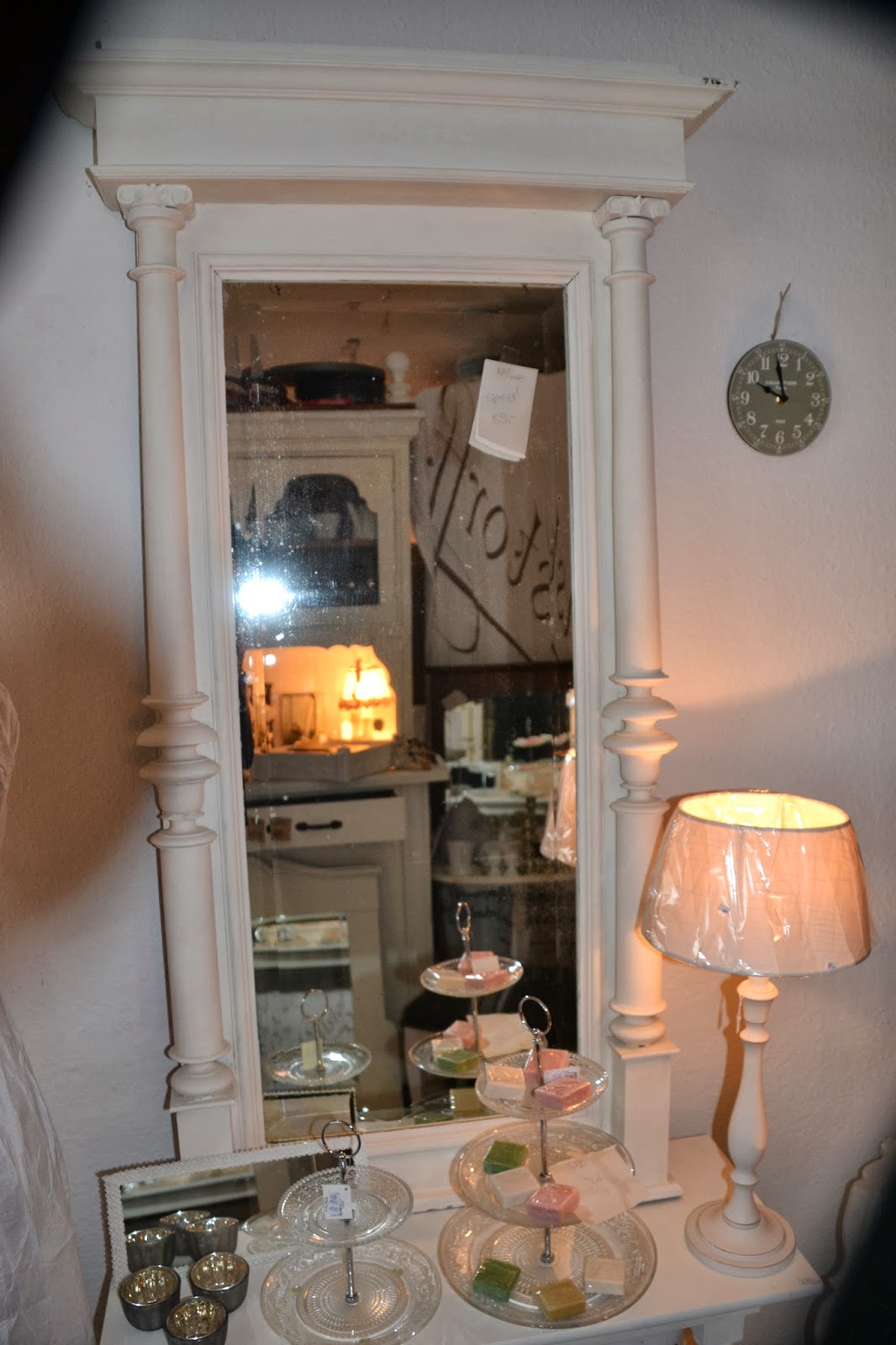 Nostalgie-im-Landhaus: Möbel im shabby chic, gestrichen mit matt weiss