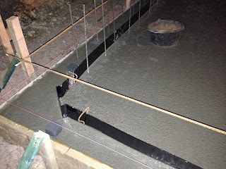 Ein Meisterstück Haus für M+A+D+E: Bodenplatte fertig und am Montag