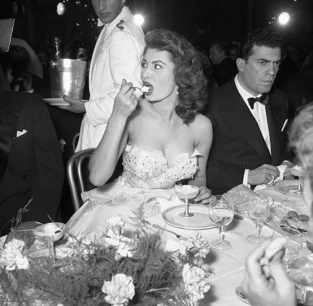 Stunning Image of Sophia Loren in 1954 