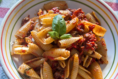 Castellane al sugo di peperoni rossi