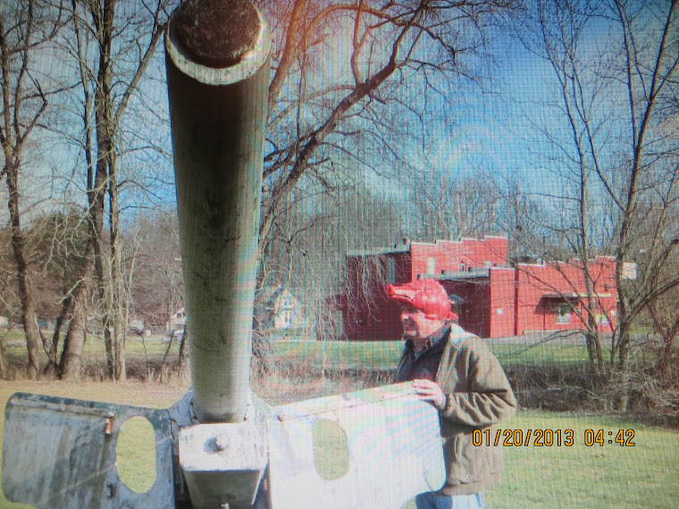What's better,the big cannon or the red  pig hat ?