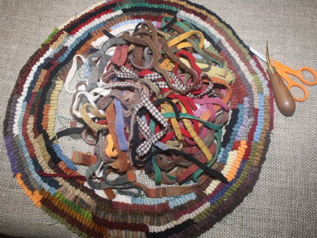Primitives by the light of the moon: Binding a Round Hooked Rug or