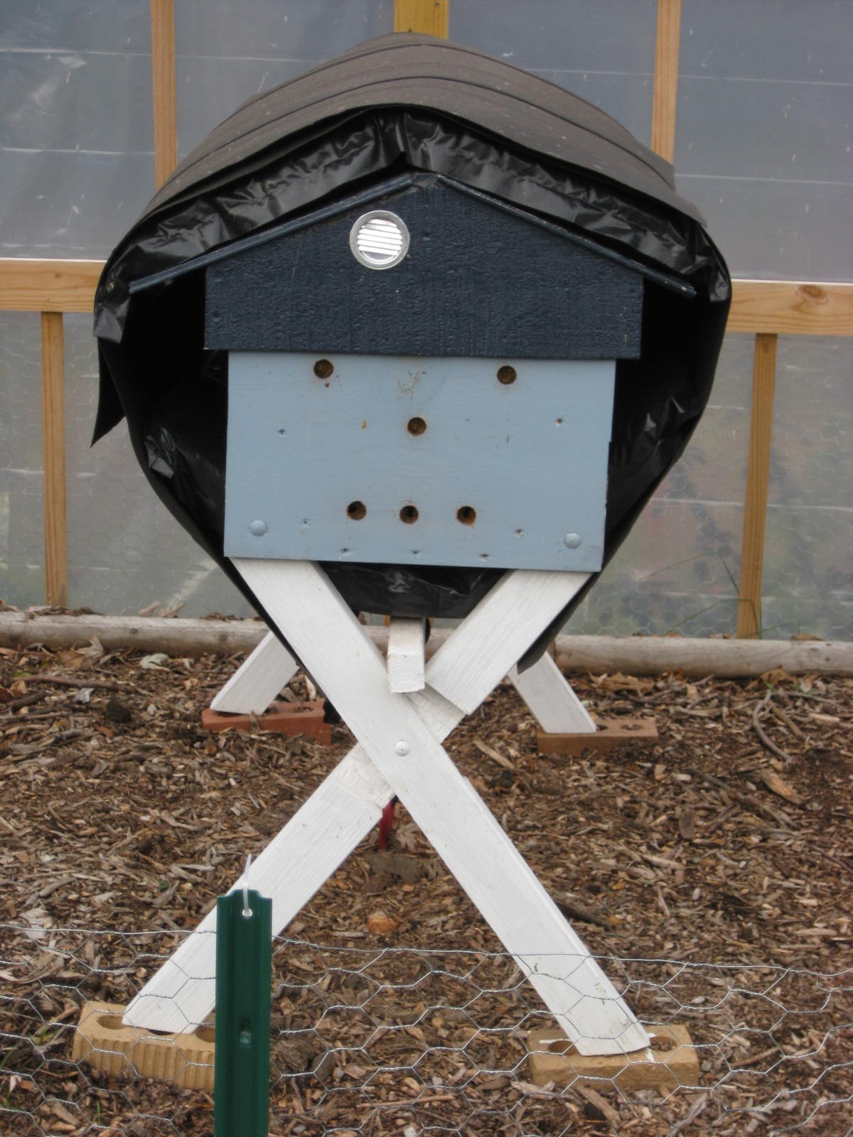 Red Bucket Farm Winterizing Beehives