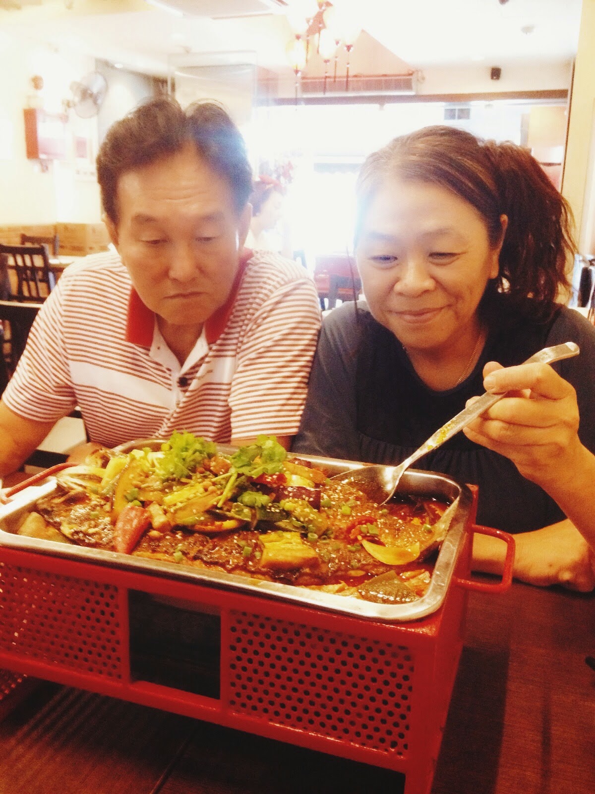 Flora Tee & Dragon Tan ; 重庆烤鱼 Chong Qing Grilled Fish @ Mosque Street, Singapore