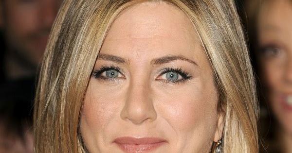 Tattoos & Piercing: Unfortunate celebrity ink-Jennifer Aniston