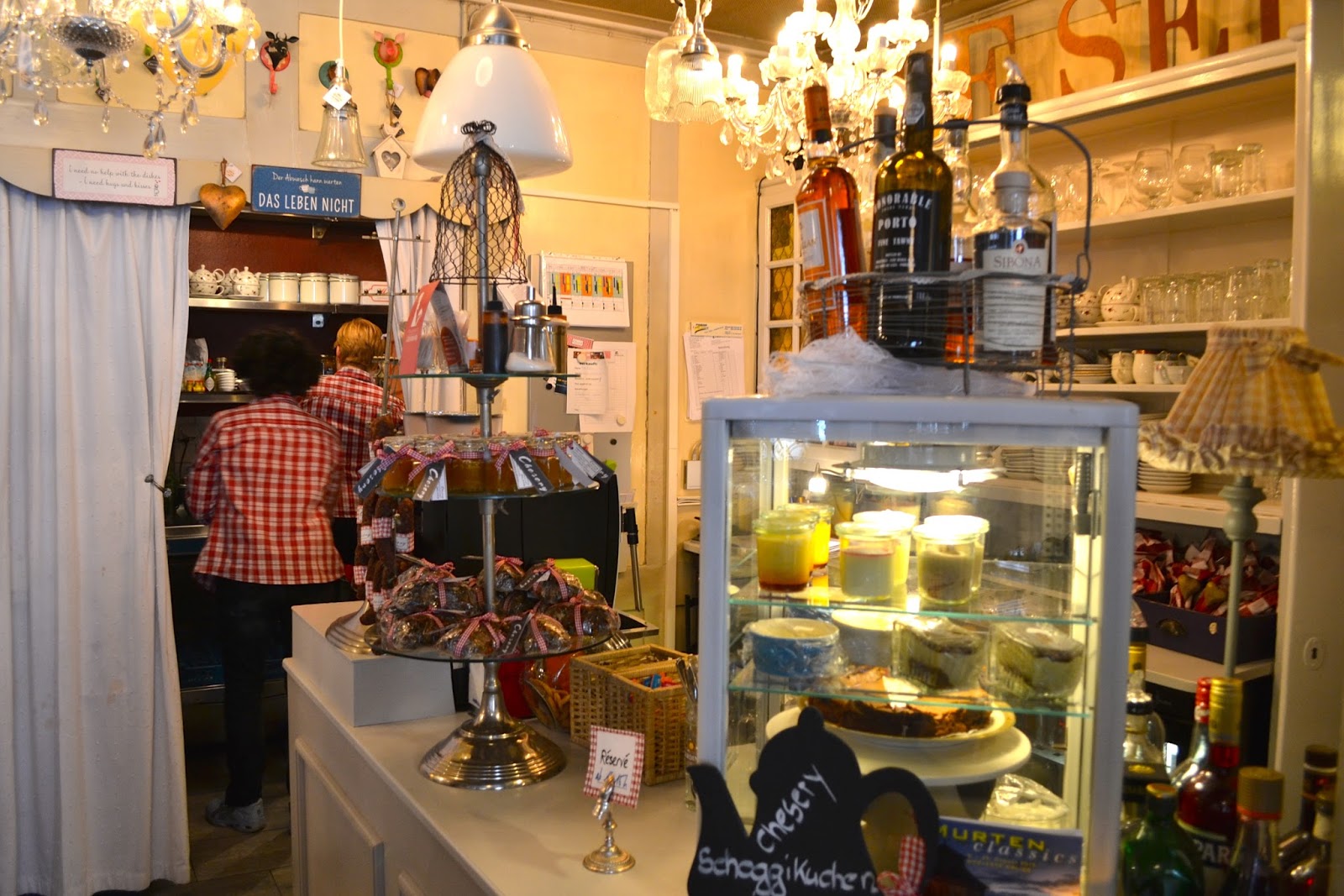 Cafeterías con doble vida: Chesery en Murten Suiza - A Golpe de Objetivo