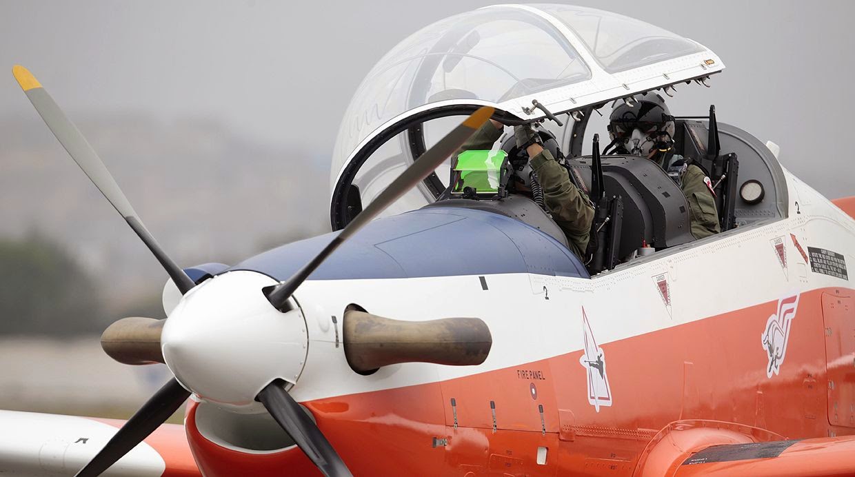 Nuestro Ejército en video Fuerza Aérea del Perú Con los aviones KT