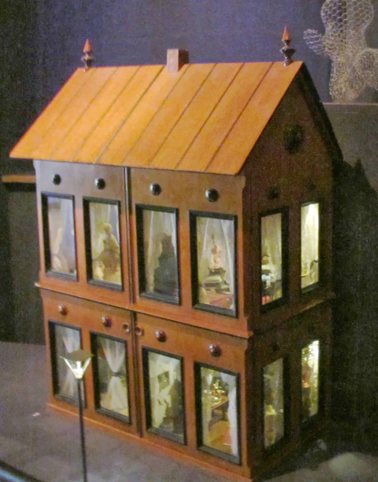 Susan's Mini Homes Antique dollhouse collection in the National Museum