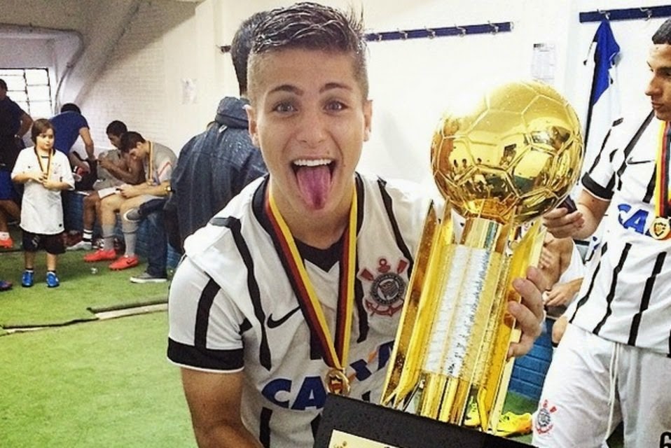 Corinthians vende meia Matheus Cassini para o Palermo, da Itália