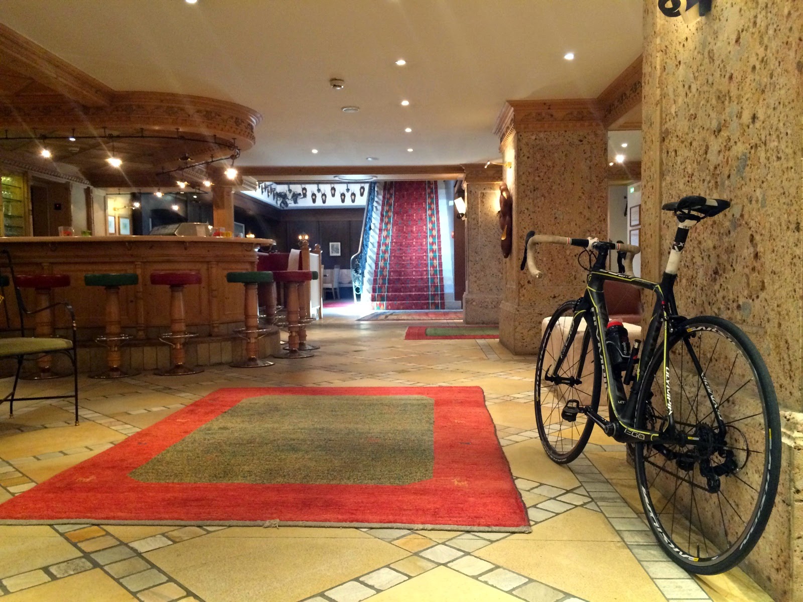 Veloce ® cycling and bike rental company Full carbon road bike rental