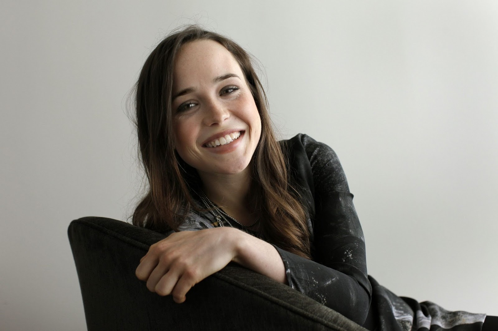 http://1.bp.blogspot.com/-sqtgQT-XOlc/UP-MaZo2CDI/AAAAAAAADDQ/eXXiS5QixE0/s1600/Ellen+Page+2013_2.jpg