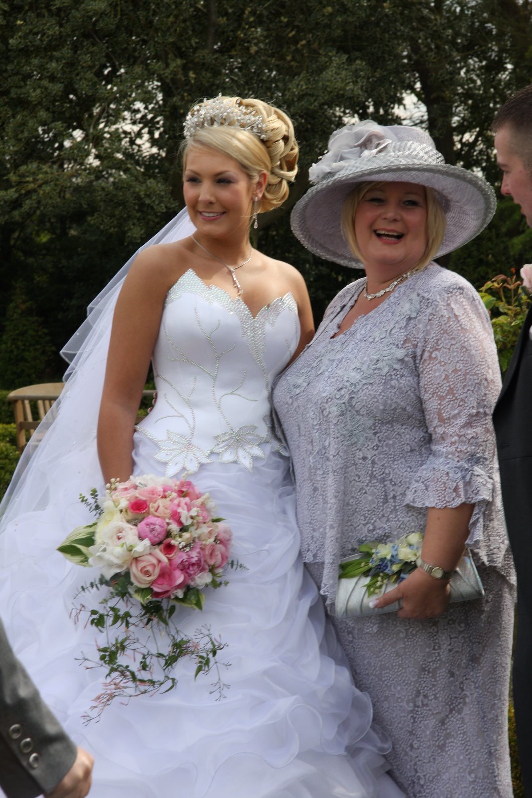 Flower Design Buttonhole & Corsage Blog Bride's Mum's Handbag Corsage
