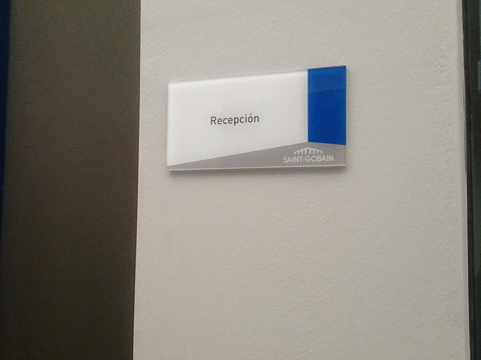 VKA PUBLICIDAD S.A.C.: SEÑALETICA EN ACRILICO, MDF, PVC, ACERO