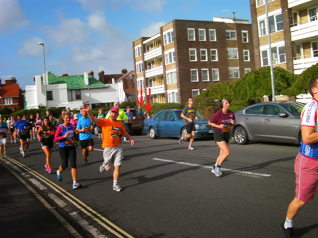st helens parade runners in 10 mile road race portsmouth great south run