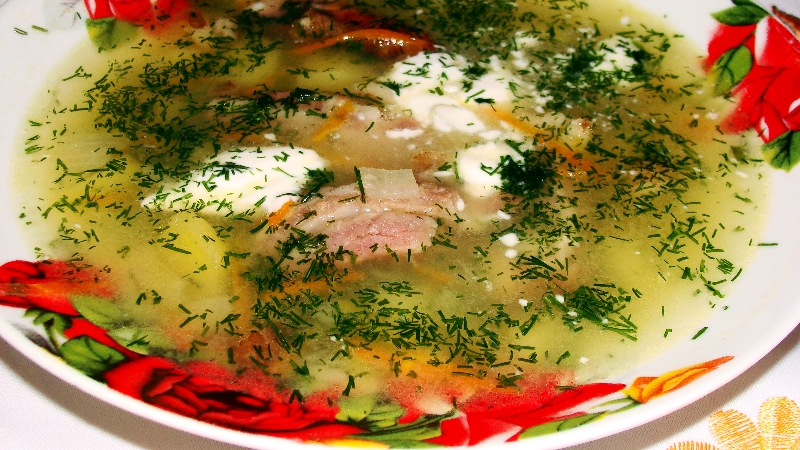 Можно готовить гороховый суп с курицей, или с другим мясом, но из опыта могу сказать, что суп гороховый с копченостями самый вкусный суп.