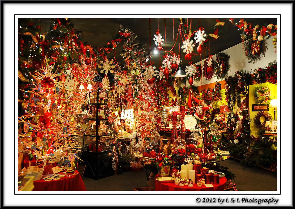 Florida Fotos Christmas display at Peddler's Wagon Eustis, Florida