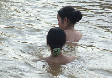 5- địa điểm "tắm nude" hot nhất Việt Nam Thieu+nu+tam+tien
