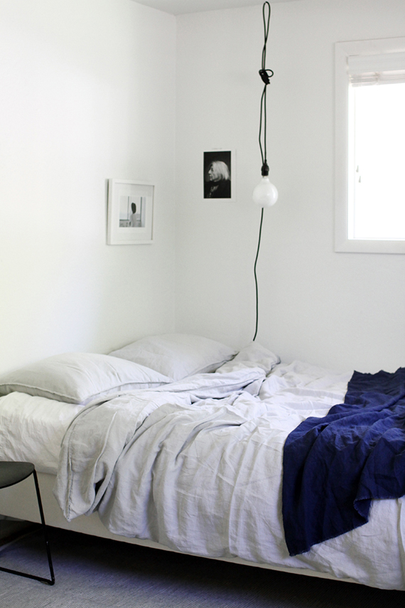 Bare bulb pendant lamps as bedside lighting | Image via A Merry Mishap