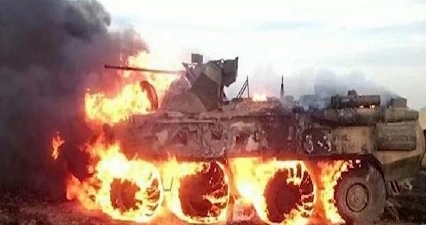 Ρώσος στρατιώτης πήγε να ζεστάνει το φαγητό του και πυρπόλησε στρατιωτικό όχημα (βίντεο) Ρώσος στρατιώτης