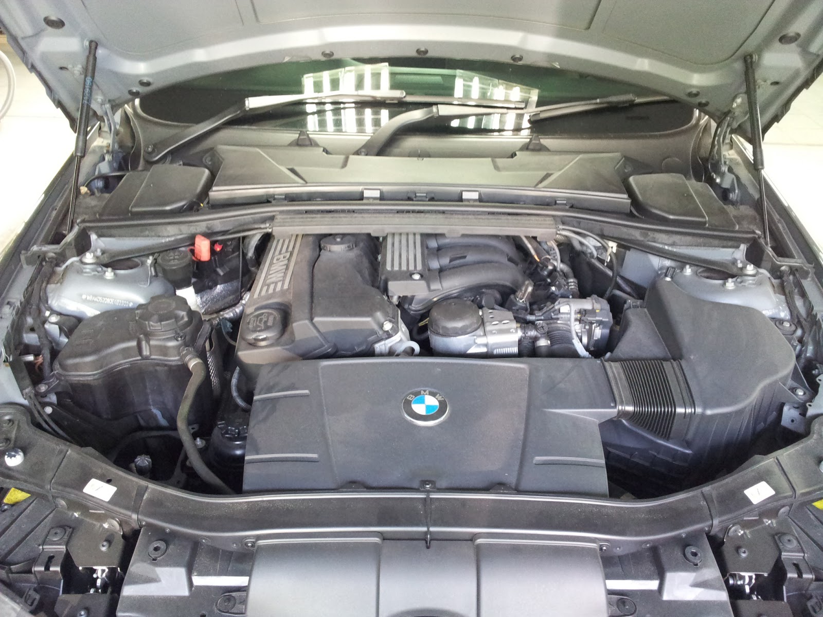 UnderCoverProject BMW E92 Engine Wash ChipsAway