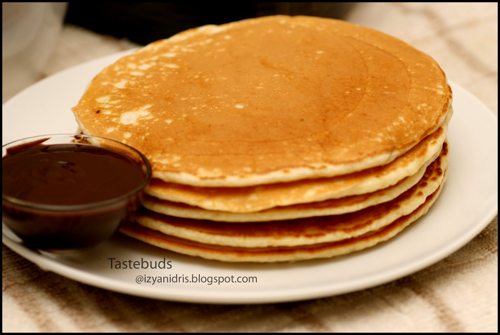 TASTE BUDS Fluffy Pancakes