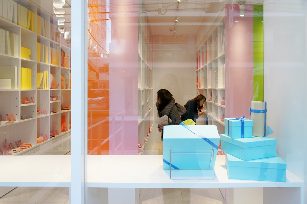 Japan Architects Com エマニュエル ムホーによる表参道のインテリア雑貨店 Corazys