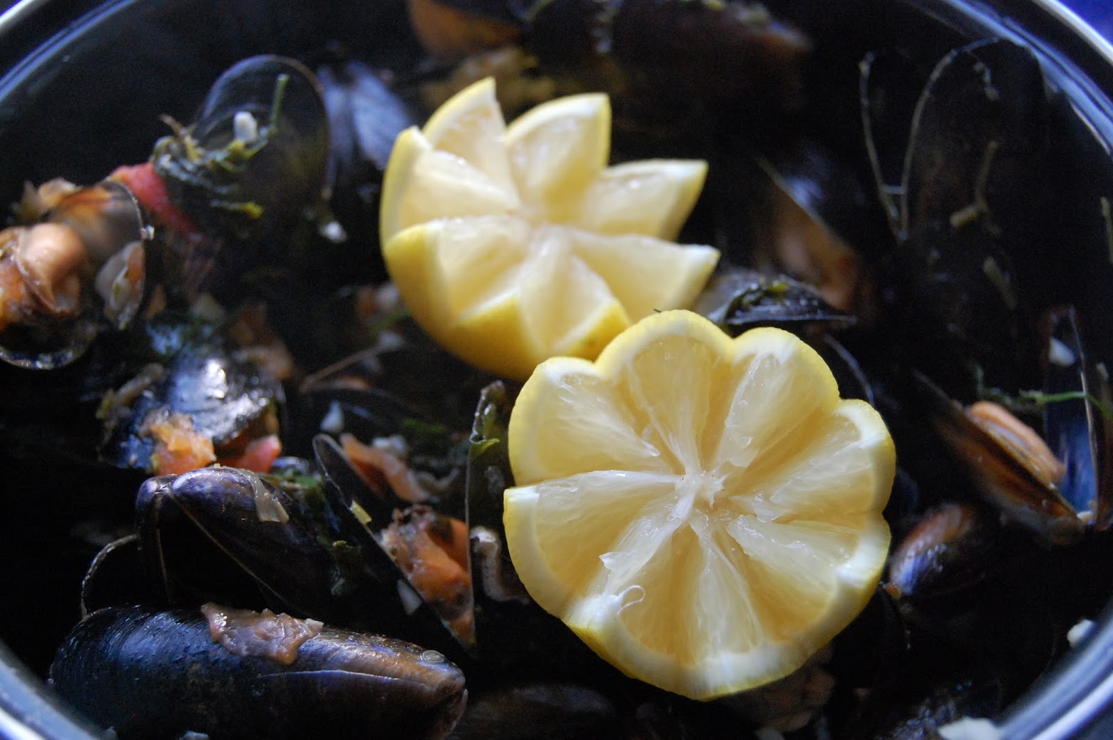 mugofstrongtea Rope grown live mussels from Tesco. Delicious!